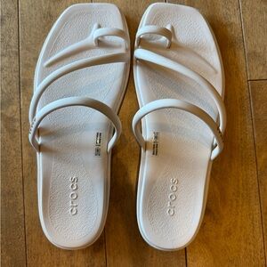 CROCS Women’s Miami Toe Loop Sandals in Dew NWOT Size 7